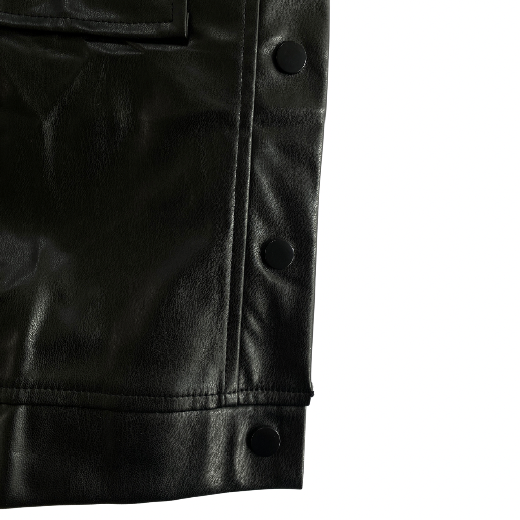 Chamarra camisera tipo vinipiel Negra